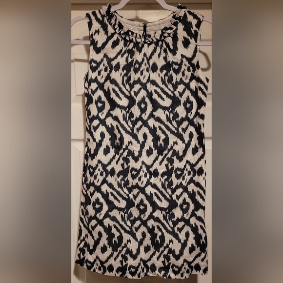 LOFT Dresses & Skirts - Ann Taylor Loft Women's Black & White Sleeveless Ikat Shift Dress 100% Linen 00P